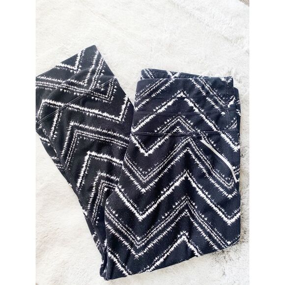 ***CLEARANCE***Athleta Black and White Print Cropped Joggers - Size M - Picture 6 of 6
